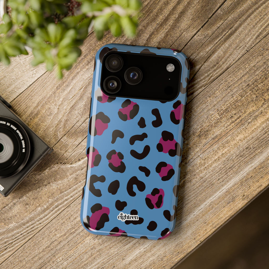 Wild Cat: Mixed Berry MagSafe Phone Case