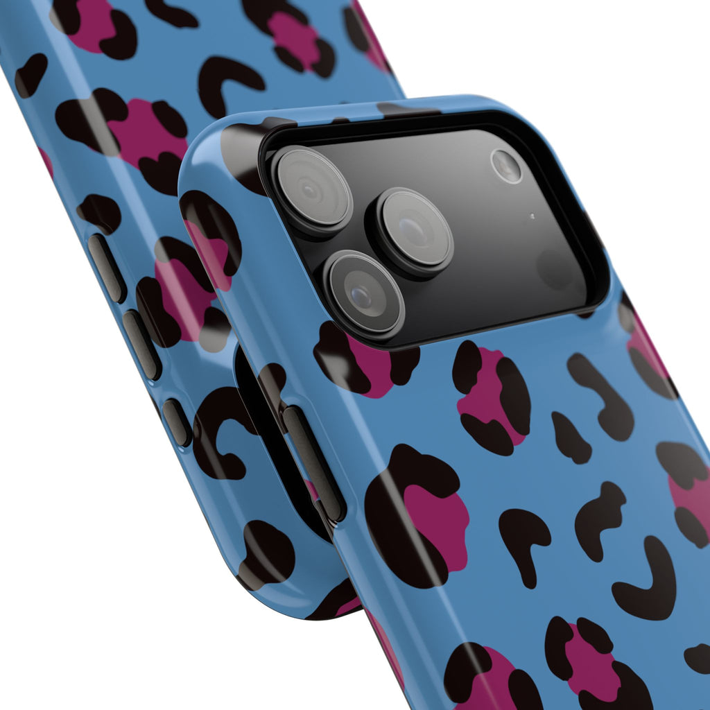 Wild Cat: Mixed Berry MagSafe Phone Case